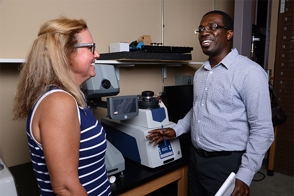 Dr. Damion Dunlap, engineering, talking with a student